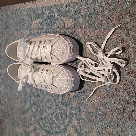 Shoes - Picture 4 of 4